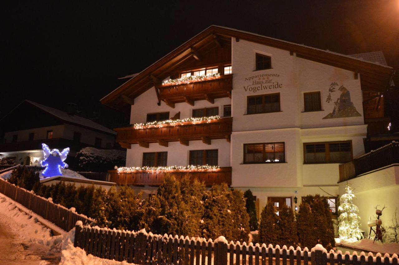 Haus Zur Vogelweide Apartman Dobbiaco Kültér fotó