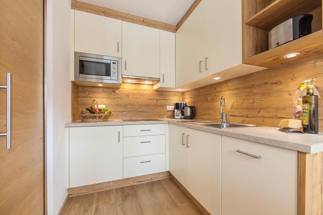 Haus Zur Vogelweide Apartman Dobbiaco Kültér fotó