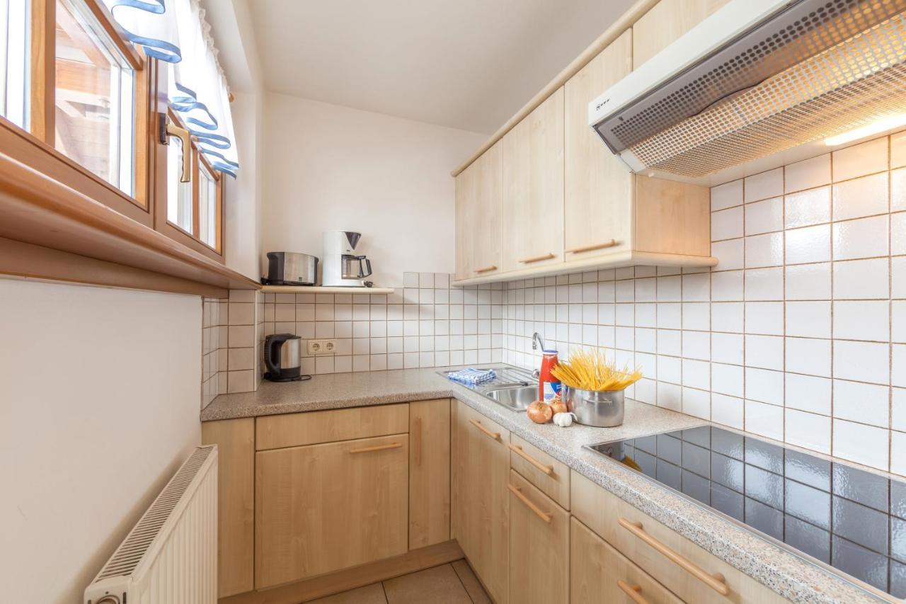 Haus Zur Vogelweide Apartman Dobbiaco Kültér fotó