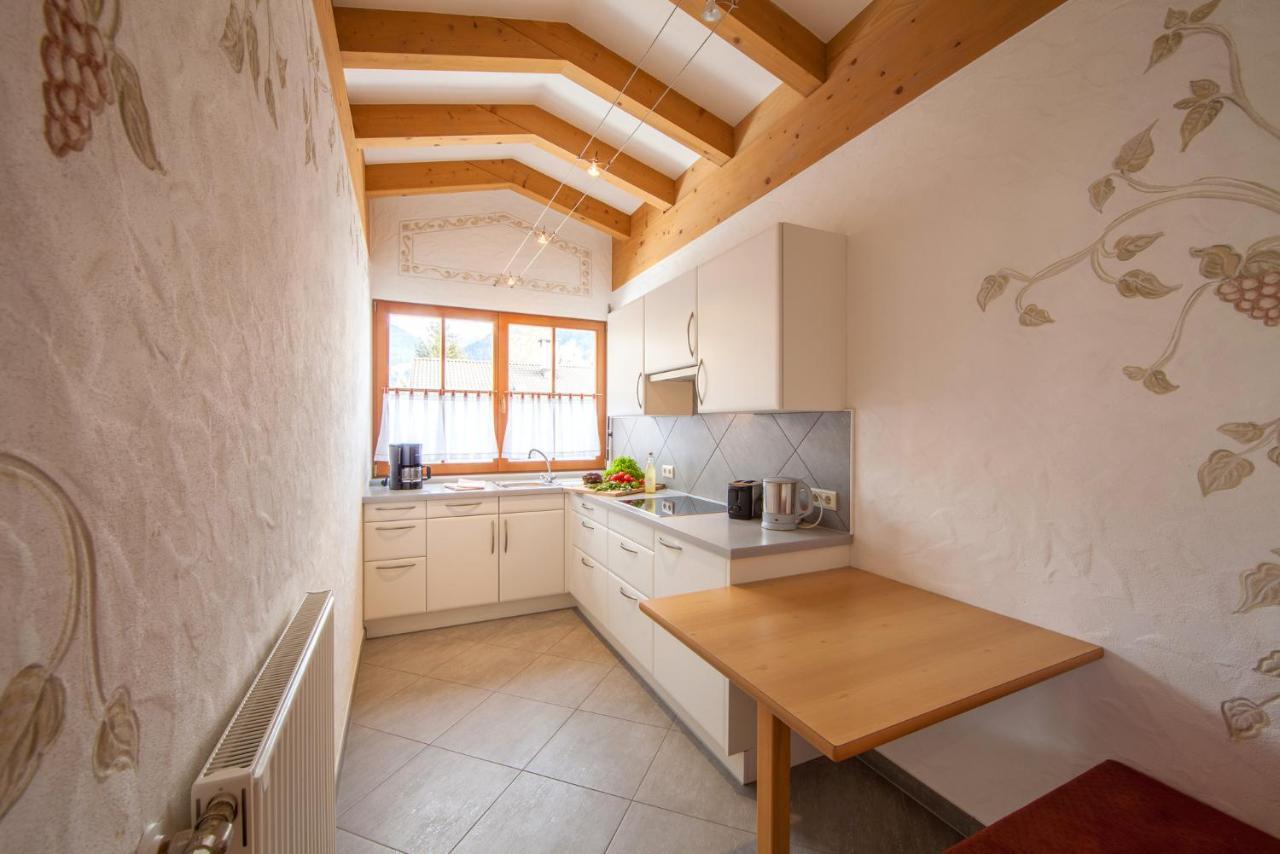 Haus Zur Vogelweide Apartman Dobbiaco Kültér fotó