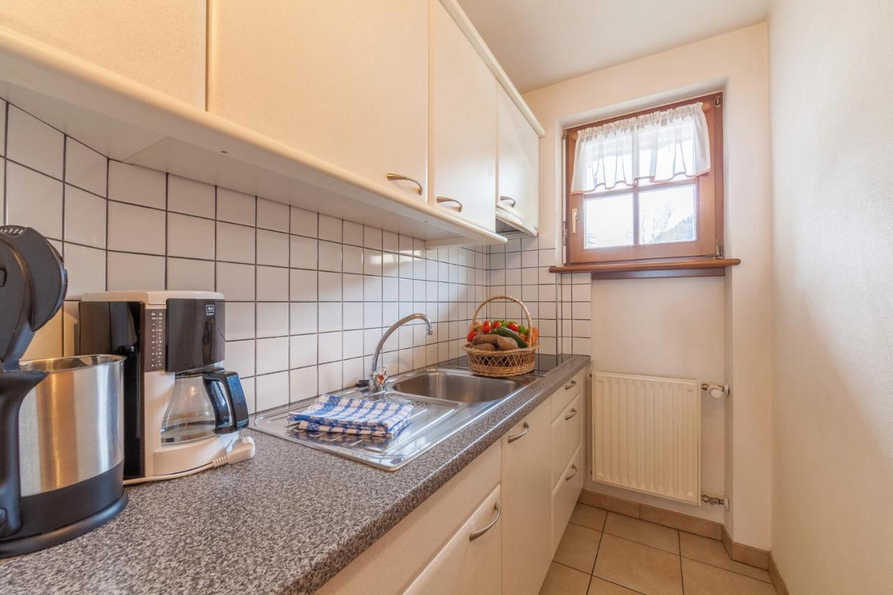 Haus Zur Vogelweide Apartman Dobbiaco Kültér fotó
