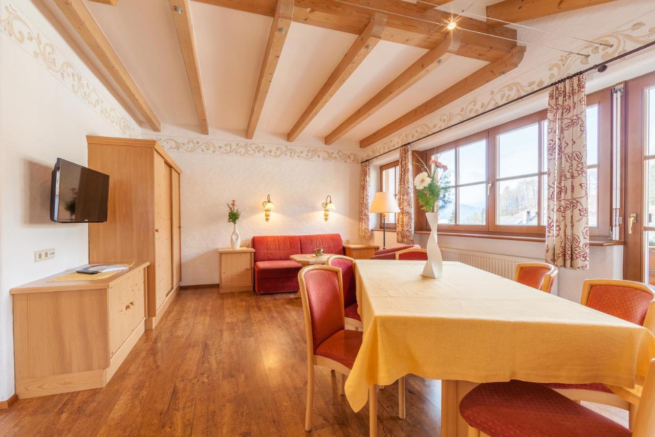 Haus Zur Vogelweide Apartman Dobbiaco Kültér fotó