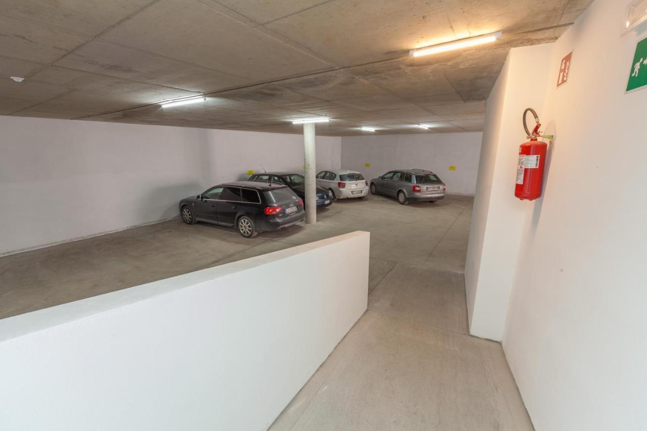 Haus Zur Vogelweide Apartman Dobbiaco Kültér fotó